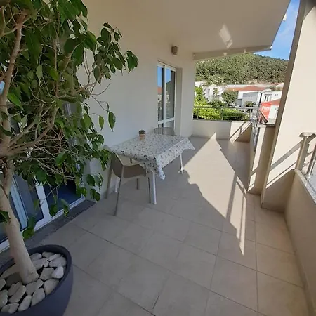 Lozina * Drvenik (Split-Dalmatia)
