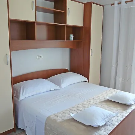 Lozina * Drvenik (Split-Dalmatia)
