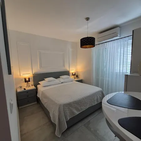 Lozina * Drvenik (Split-Dalmatia)