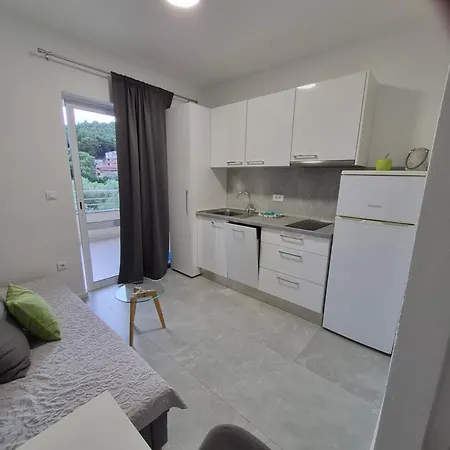 Lozina * Drvenik (Split-Dalmatia)